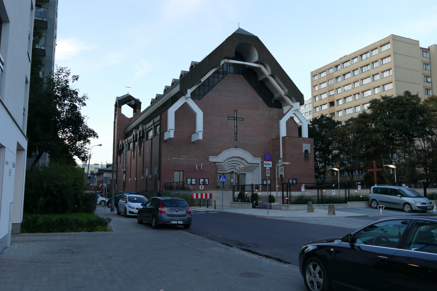 Zdjęcie architektury budynku Kościół Matki Bożej Anielskiej i klasztor franciszkanów